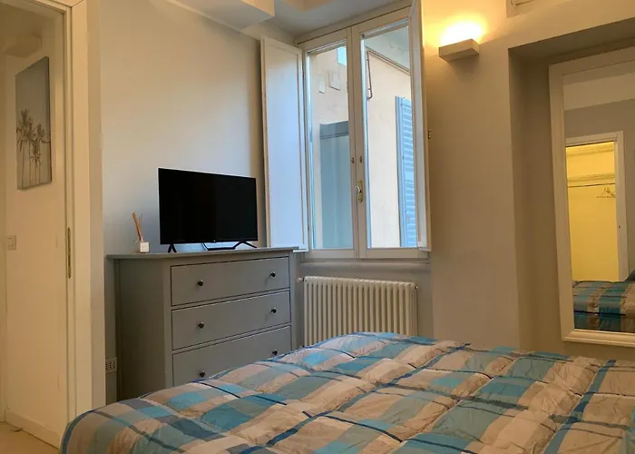 Bilocale Di Ringhiera In Corso Como/Garibaldi